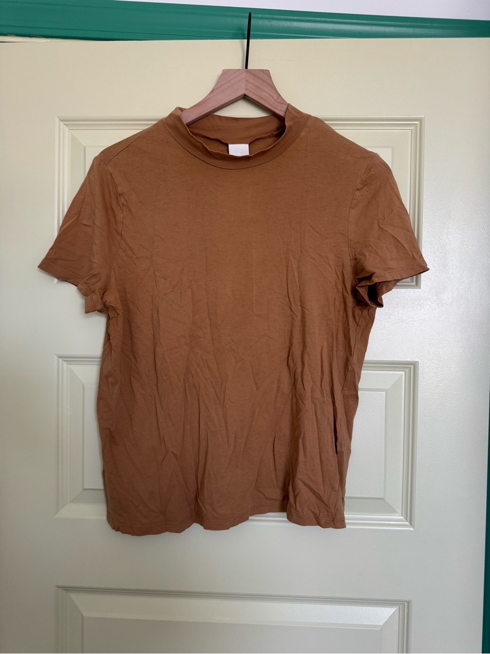 H&M Short Sleeve Crewneck Tee in Brown